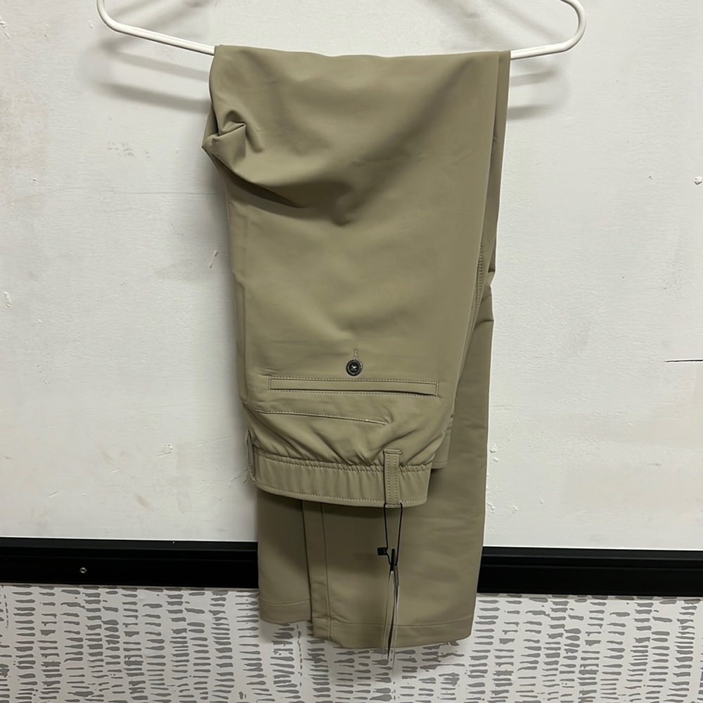 UA golf pants